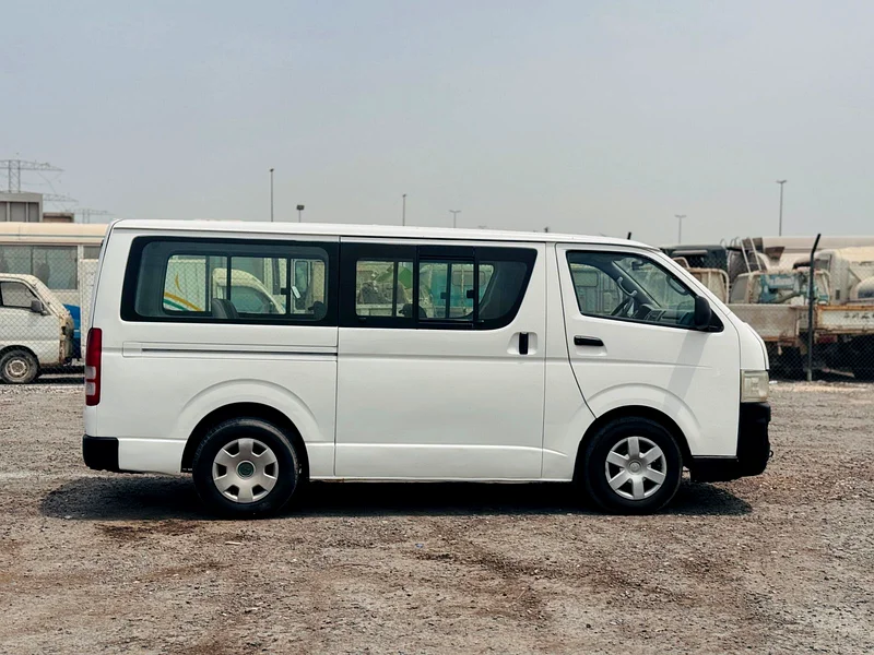 Toyota HiAce // Gcc space // Model 2006 // Good conditions63484347813761114