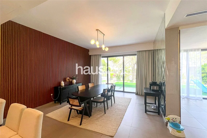 Corner Plot | Pool Backing | Extended64046332722563114