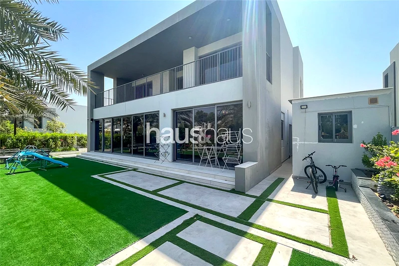 Corner Plot | Pool Backing | Extended64046332722563110