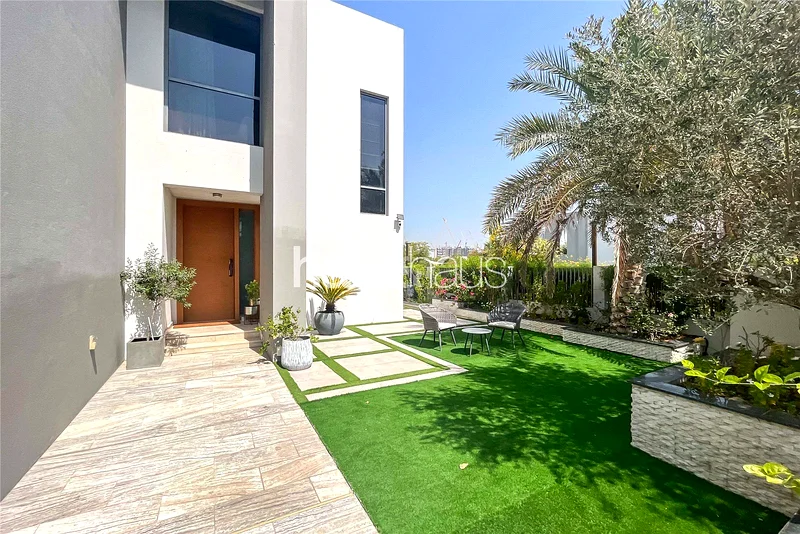 Corner Plot | Pool Backing | Extended64046332722563111
