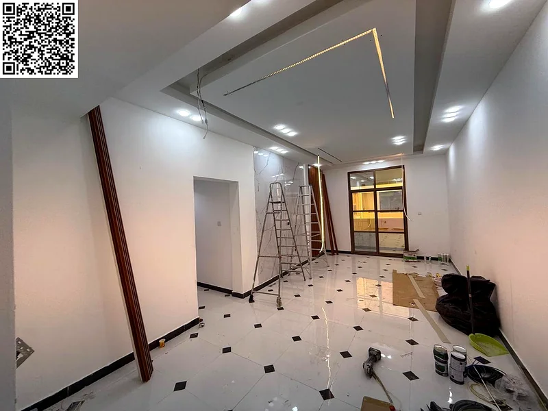 شقة واسعة بتشطيبات فاخرة وديكور عصري، تقع في موقع متميز بالقرب من شارع الشيخ عمار، وتوفر سهولة الوصول إلى جميع الخدمات الحيوية63718756705025112