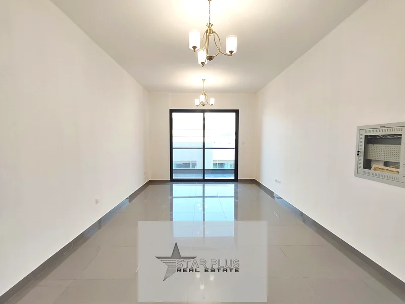 شقة فاخرة مكونة من غرفتي نوم مع صالة واسعة وشرفة وتحتوي على جميع وسائل الراحة.63730242874498111