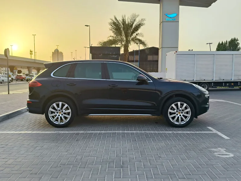 2016 GCC Porsche Cayenne S63488972465794114
