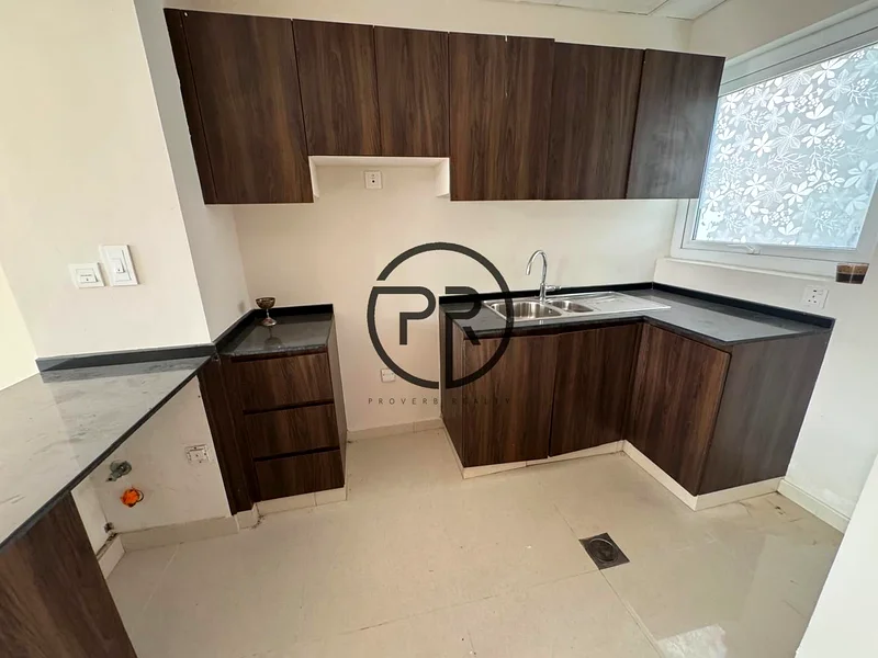 END UNIT | SINGLE ROW | PRIME LOCATION63741439926657112