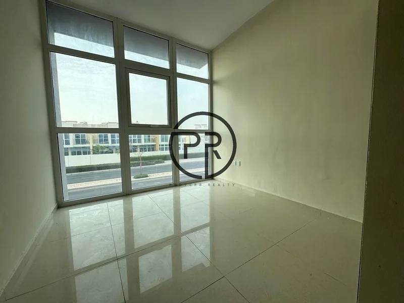 END UNIT | SINGLE ROW | PRIME LOCATION63741439926657114