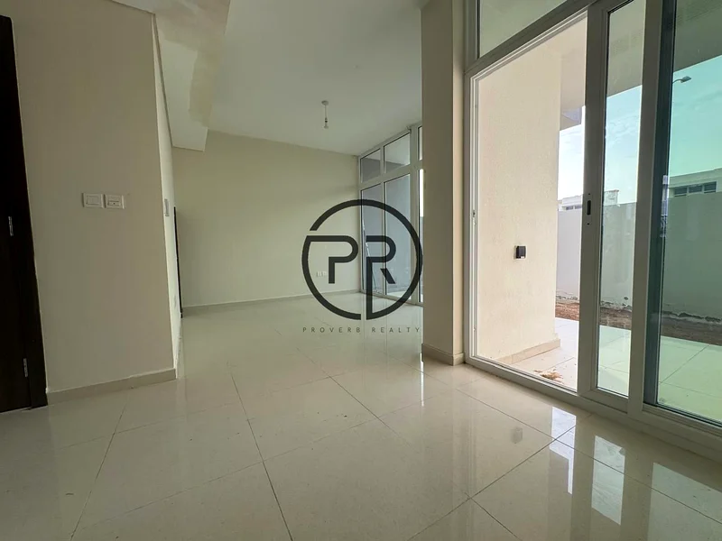 END UNIT | SINGLE ROW | PRIME LOCATION63741439926657111