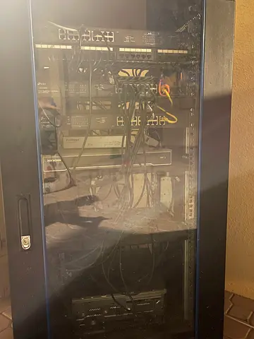 Server for call center company