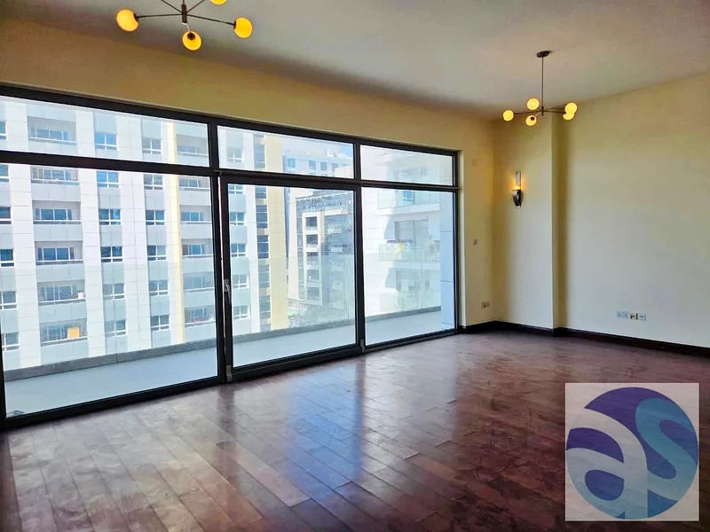 Vacant/ Prime Location/ Best Tecom Investment63923650631298110