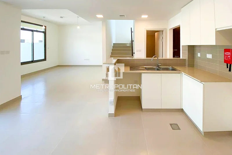 3 غرف نوم مع غرفة خادمة | حديقة مهيئة | موقع ممتاز63950996756354110