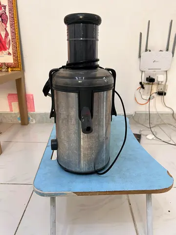 Kenwood Accent Collection Juice Extractor JEM50.000BS, 2.5 L, 700 W, 2 Speeds, Silver and Black