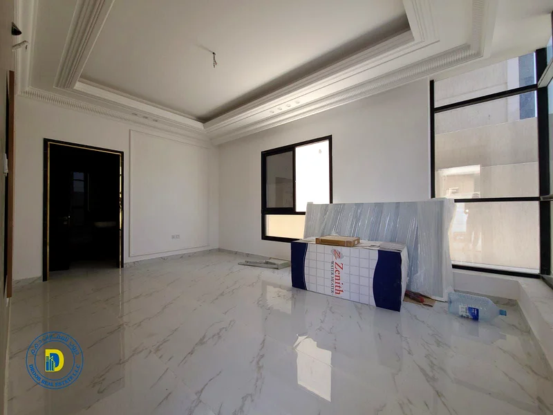 فيلا للبيع مكونة من 7 غرف في شارع رئيسي في الحزيّ 2. السعر يشمل رسوم التسجيل.63912050534787113