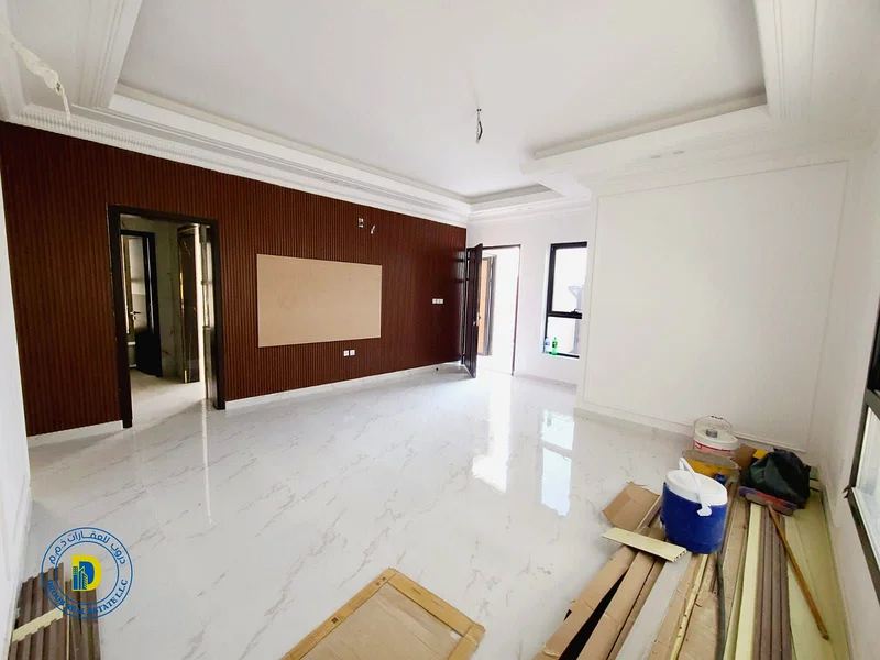 فيلا للبيع مكونة من 7 غرف في شارع رئيسي في الحزيّ 2. السعر يشمل رسوم التسجيل.63912050534787111