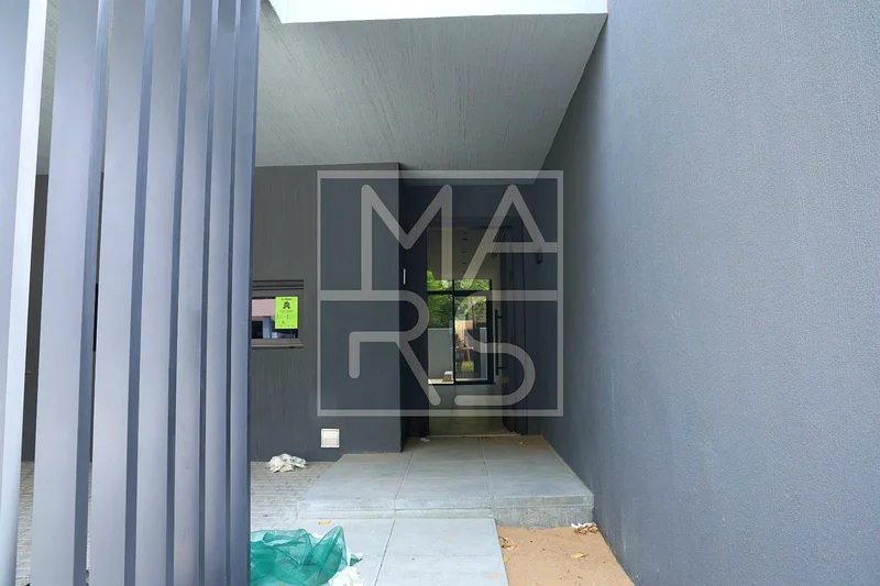 Stylish 2-Bedroom Unit | Smart Home Features | Contemporary Lifestyle63654746640385112