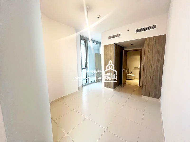 Vacant / Sea View / High Floor / 3BR + Big Balcony / Spacious63844021474818113