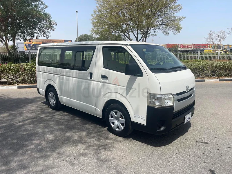Toyota Hiace 13 seater very clean car63484347821059112