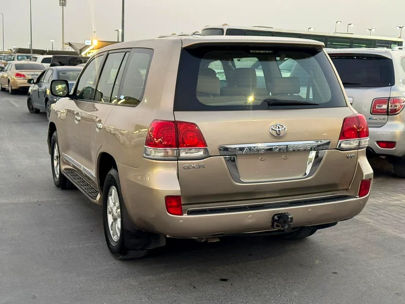 Toyota landcruiser 2011 v6 $% color GCC calen car63484694072450111