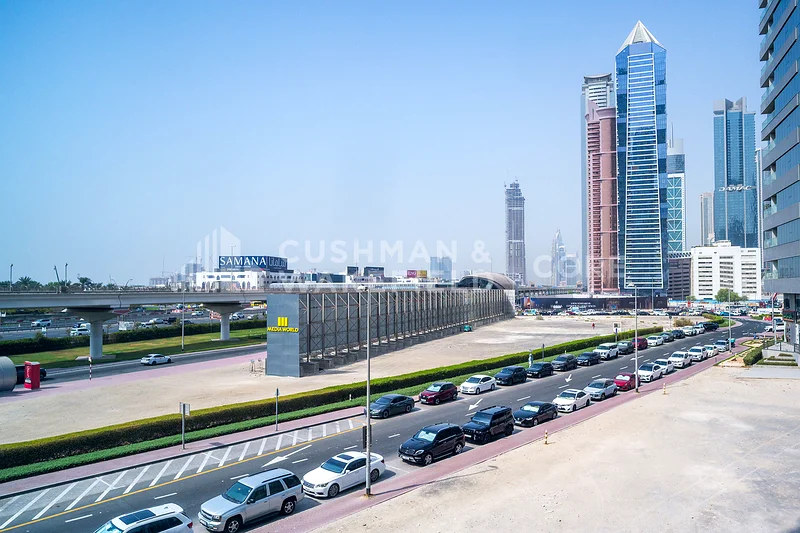 مجهز بالكامل | مكتب زاوية | موقع متميز63618400239106112