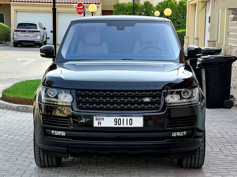 Range Rover Vogue Supercharged V8 5.0L 525HP, Low KMs. Full Al-Tayer Service History, Original Paint63482902239873111