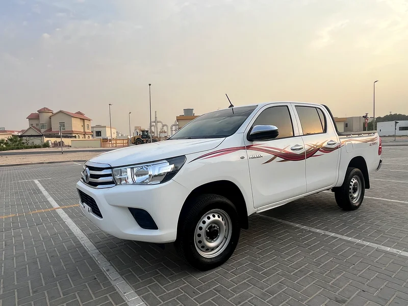 للبيع شاحنة تويوتا هيلوكس موديل 2021 ناقل حركة يدوي 4X4 منفذ للدول الخليجية63488014435713112