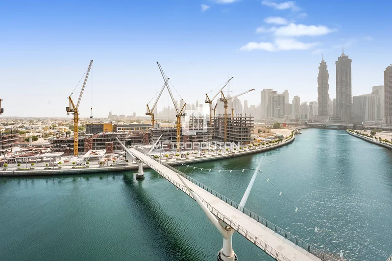 إطلالات على القناة وبرج خليفة | تخطيط واسع63950051301121110