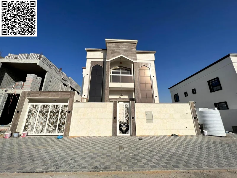 A first-inhabited villa with 5 master bedrooms, two halls, a sitting room, and a large setback in front of the villa with super deluxe finishes. It is63719788685570110