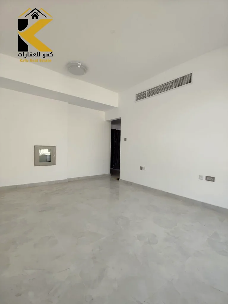 شقة جديدة بالكامل لمستأجر أول بغرفة نوم رئيسية، وصالة واسعة، وشرفة بإطلالة مفتوحة، وإيجار سنوي مرن63712684466179111