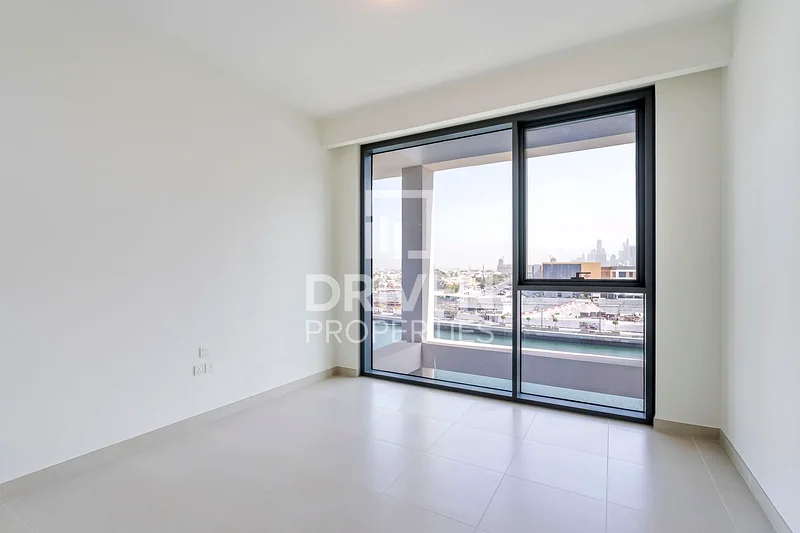 Bright Corner Unit | Canal and Skyline View63950051357315114
