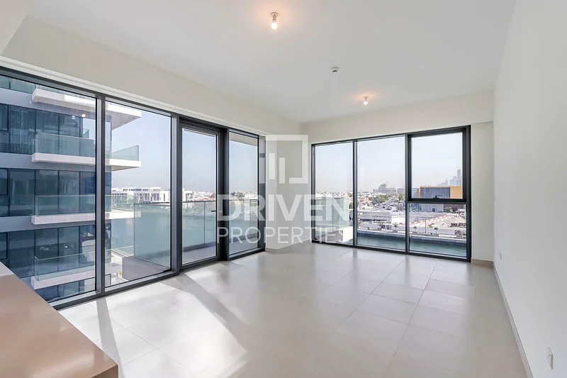Bright Corner Unit | Canal and Skyline View63950051357315112