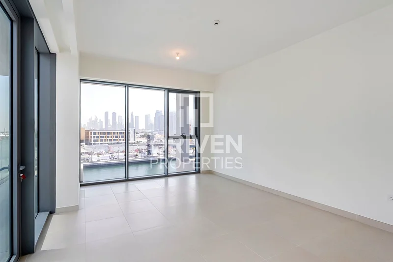 Bright Corner Unit | Canal and Skyline View63950051357315113