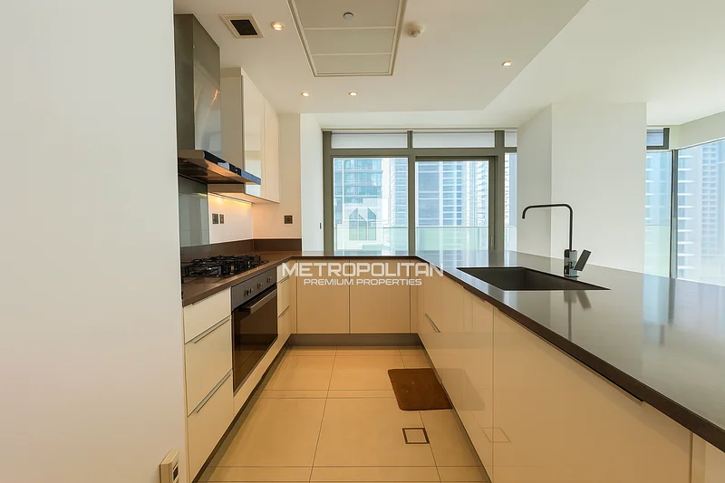 Corner Unit | Vacant | Prime Marina Location64041139444482112