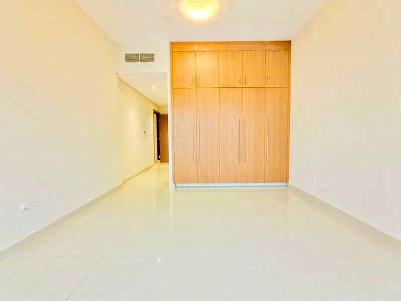 شقة فاخرة بغرفتي نوم وتخطيط أنيق وتشطيبات عصرية ومرافق خمس نجوم63768440952578111