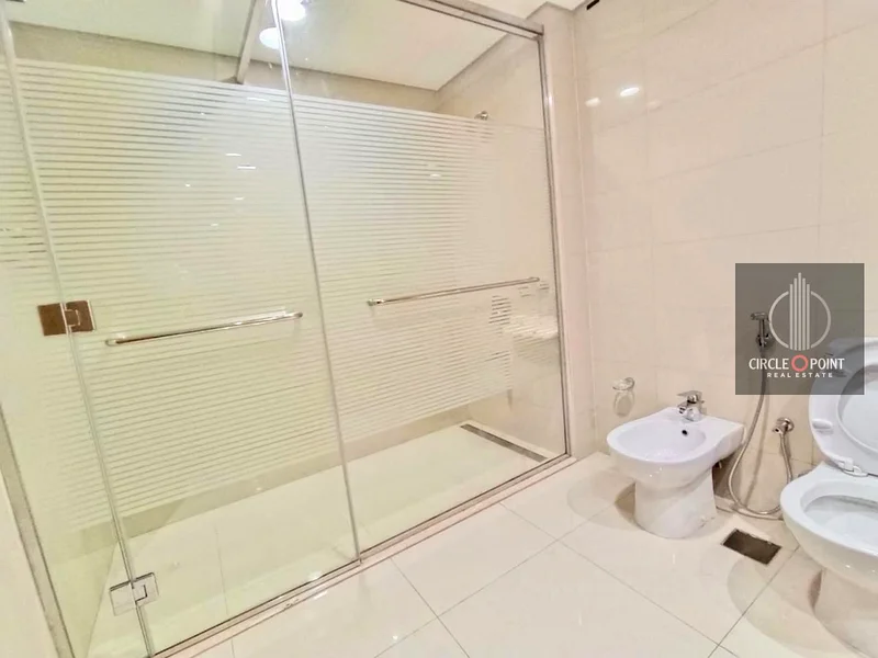 شقة فاخرة بغرفتي نوم وتخطيط أنيق وتشطيبات عصرية ومرافق خمس نجوم63768440952578112