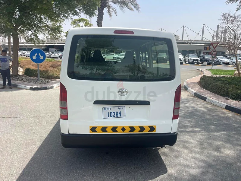 Toyota Hiace 13 seater very clean car63484347821059113