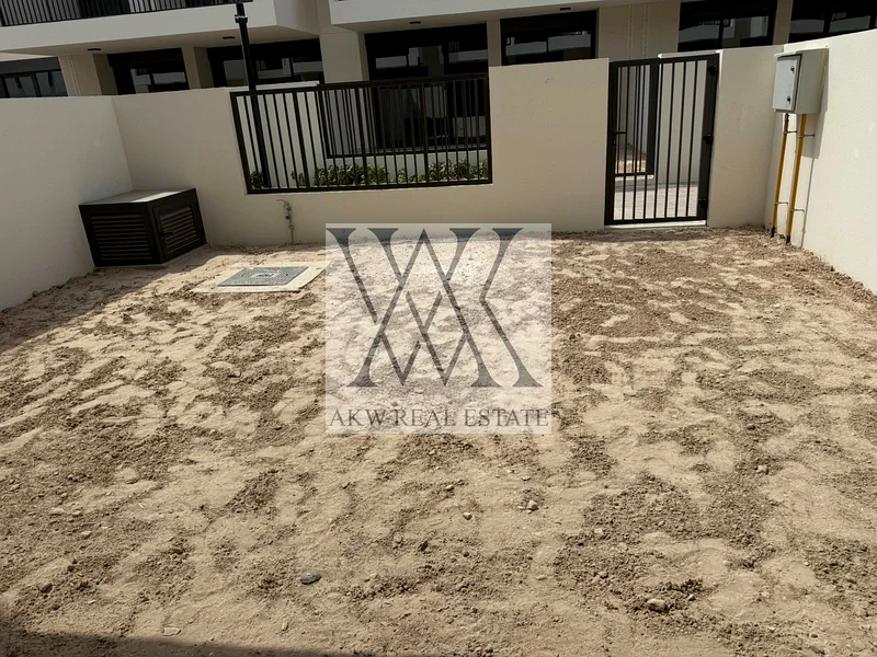 READY TO MOVE IN - CLOSE TO POOL & PARK - BRAND NEW63737640913025111