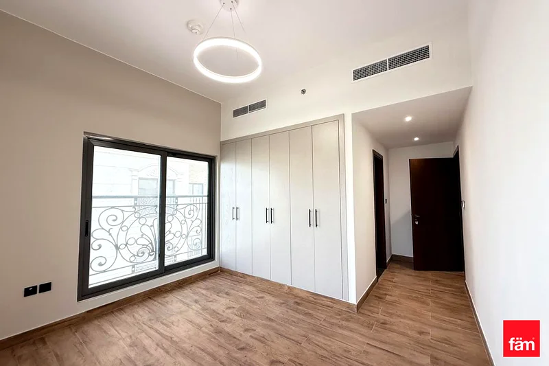 شقتان مع غرفة خادمة | منزل عصري | قريب من مترو63763683854466112