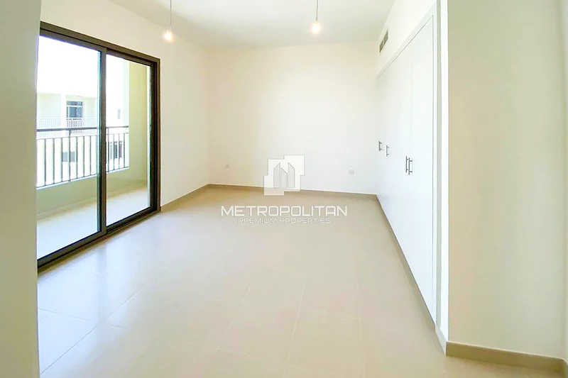 3 غرف نوم مع غرفة خادمة | حديقة مهيئة | موقع ممتاز63950996756354113