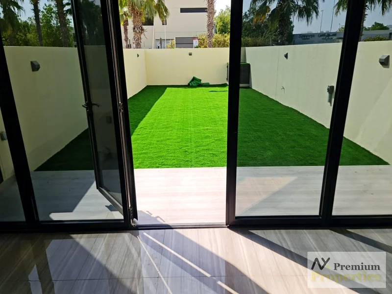 4BR TH | MATURED COMMUNITY | BIG PLOT | CLOSE TO AMENITIES63971398367747110