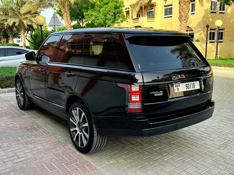 Range Rover Vogue Supercharged V8 5.0L 525HP, Low KMs. Full Al-Tayer Service History, Original Paint63482902239873114