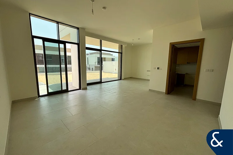 جديد بالكامل | موقع متميز | تخطيط واسع63762218069761112