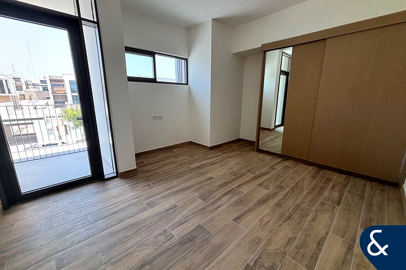 جديد بالكامل | موقع متميز | تخطيط واسع63762218069761114