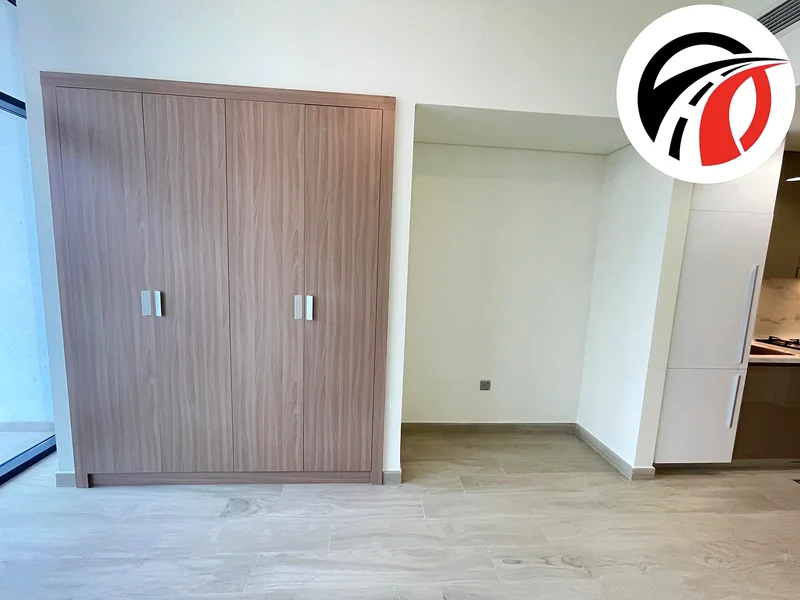 4 Cheques | Chiller Free | luxury Studio63803212113155113