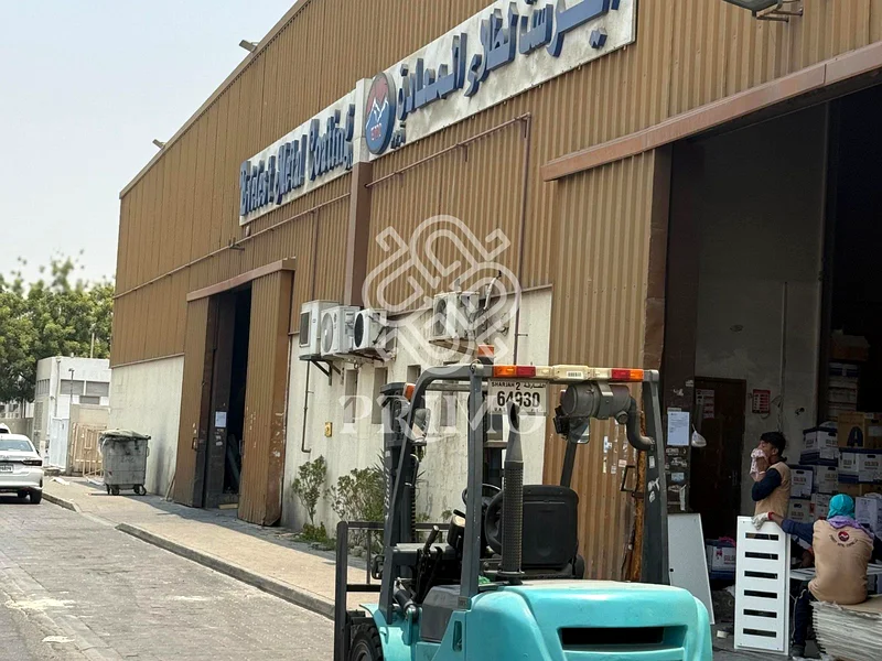 عقار صناعي وتجاري متميز للبيع – المنطقة الصناعية 15، الشارقة63818717772929114