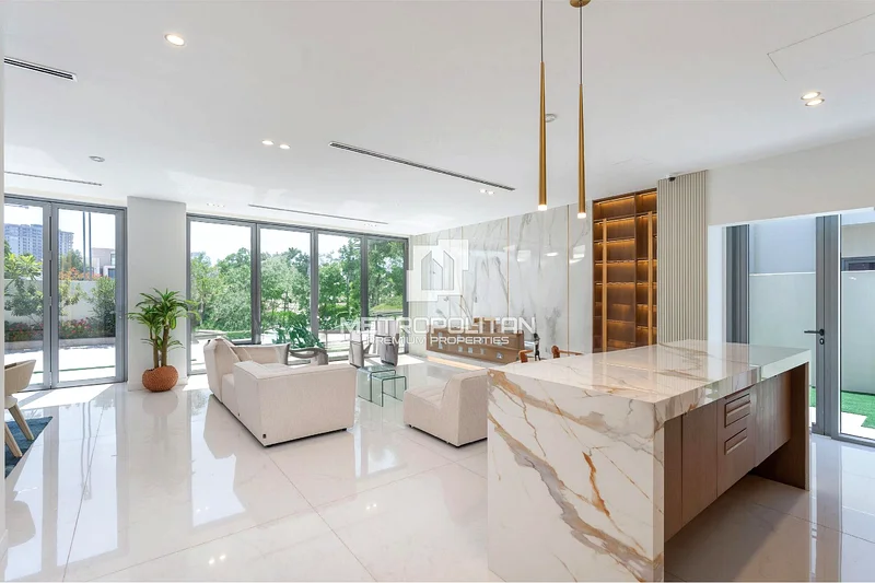 Fully Upgraded | Private Pool | Vacant on Transfer64046332828674112
