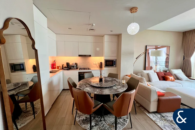 RARE LAYOUT | READY TO MOVE IN | LUXURIOUS64026492717698110