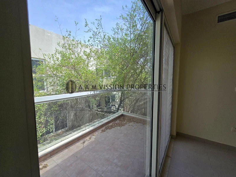 فيلا بثلاث غرف نوم واسعة مع غرفة خادمة | قرية warsan63741714978691114