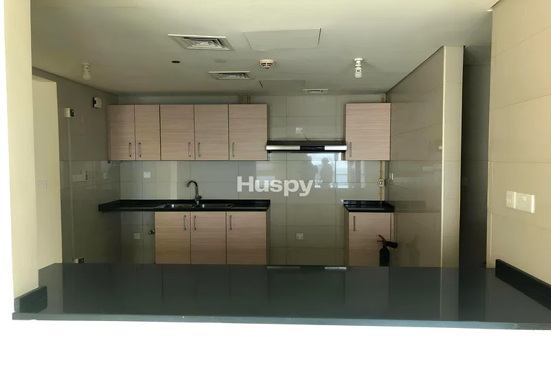 فيلا بحريّة | مع غرفة خادمة | طابق عالي63846558878338114