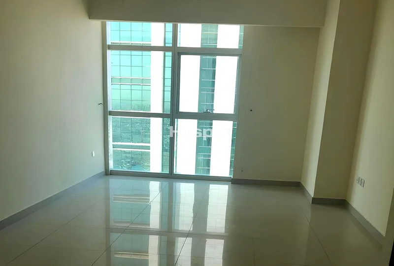 فيلا بحريّة | مع غرفة خادمة | طابق عالي63846558878338111