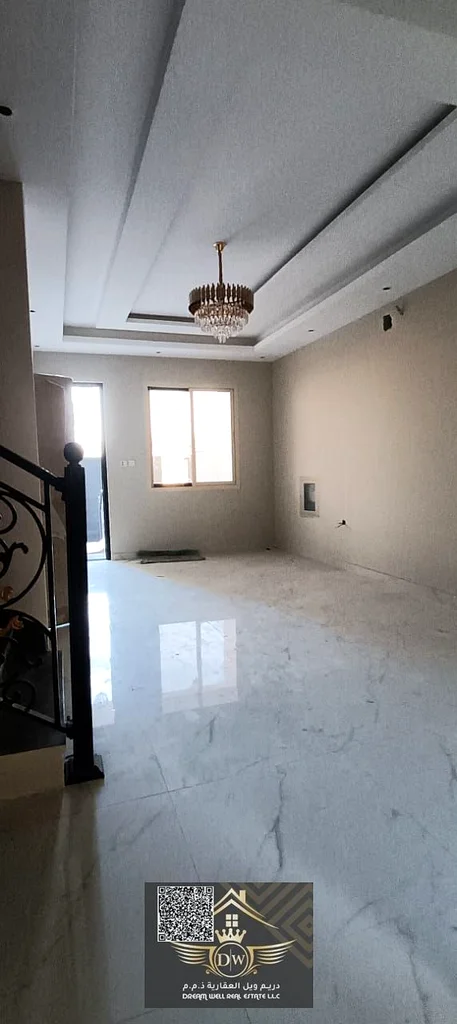 شقة فاخرة مكونة من خمس غرف نوم متاحة للبيع بسعر معقول ومساحة كبيرة على الطريق الرئيسي63909439933058111