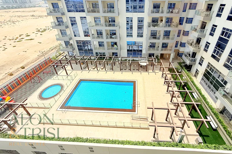 Lowest priced | Metro in Front | Exclusive63763194691587110