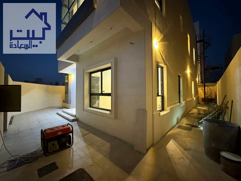 فرصة ذهبية بتشطيبات مميزة وتصميم ممتاز في منطقة الهيليو 2، مقابل مجتمع أزها، بسعر يشمل الماء والكهرباء63898554089858113